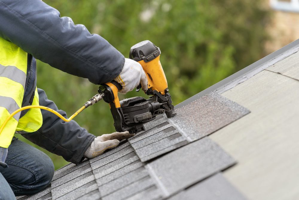 roofer worker in uniform
