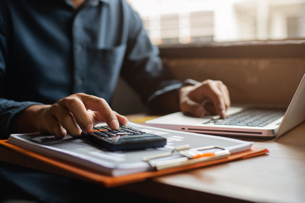 finances and calculate